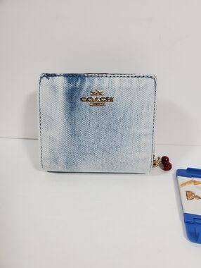 NWT Coach Snap Wallet In Loved Denim With Charm CEC35